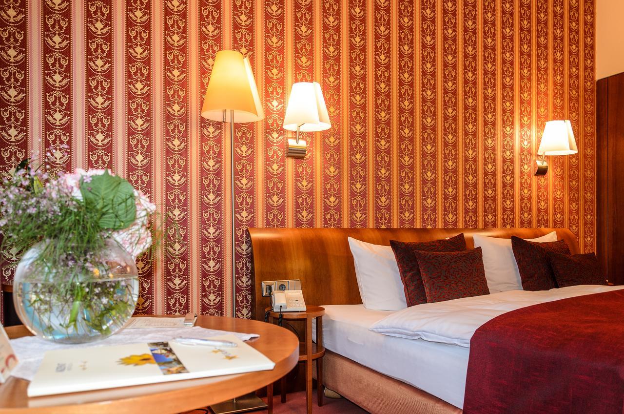 Akzent Hotel Goldner Hirsch كامينز المظهر الخارجي الصورة