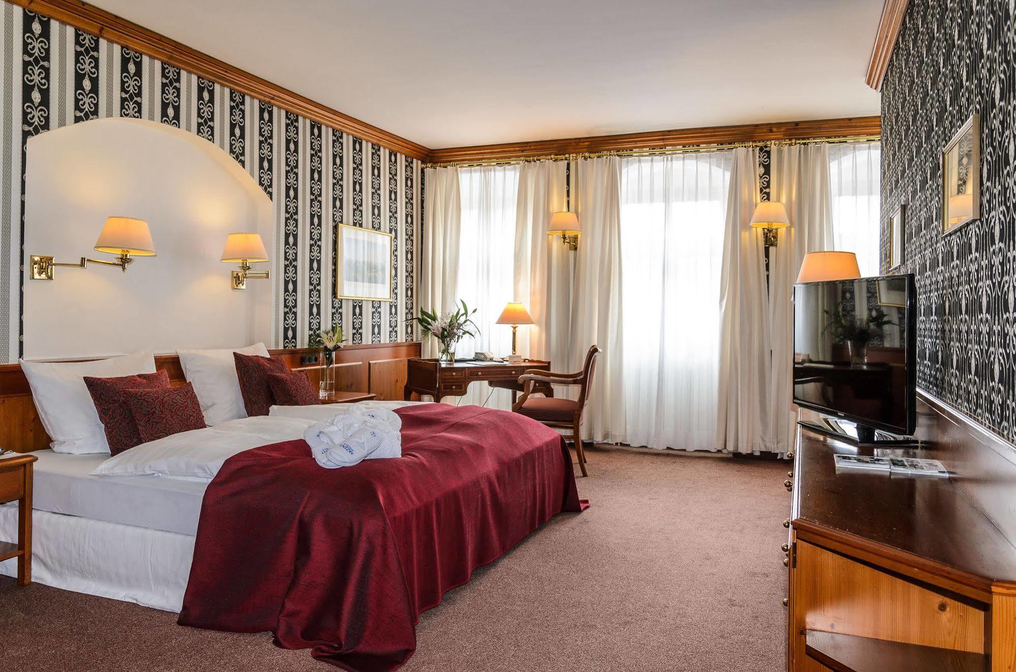Akzent Hotel Goldner Hirsch كامينز المظهر الخارجي الصورة