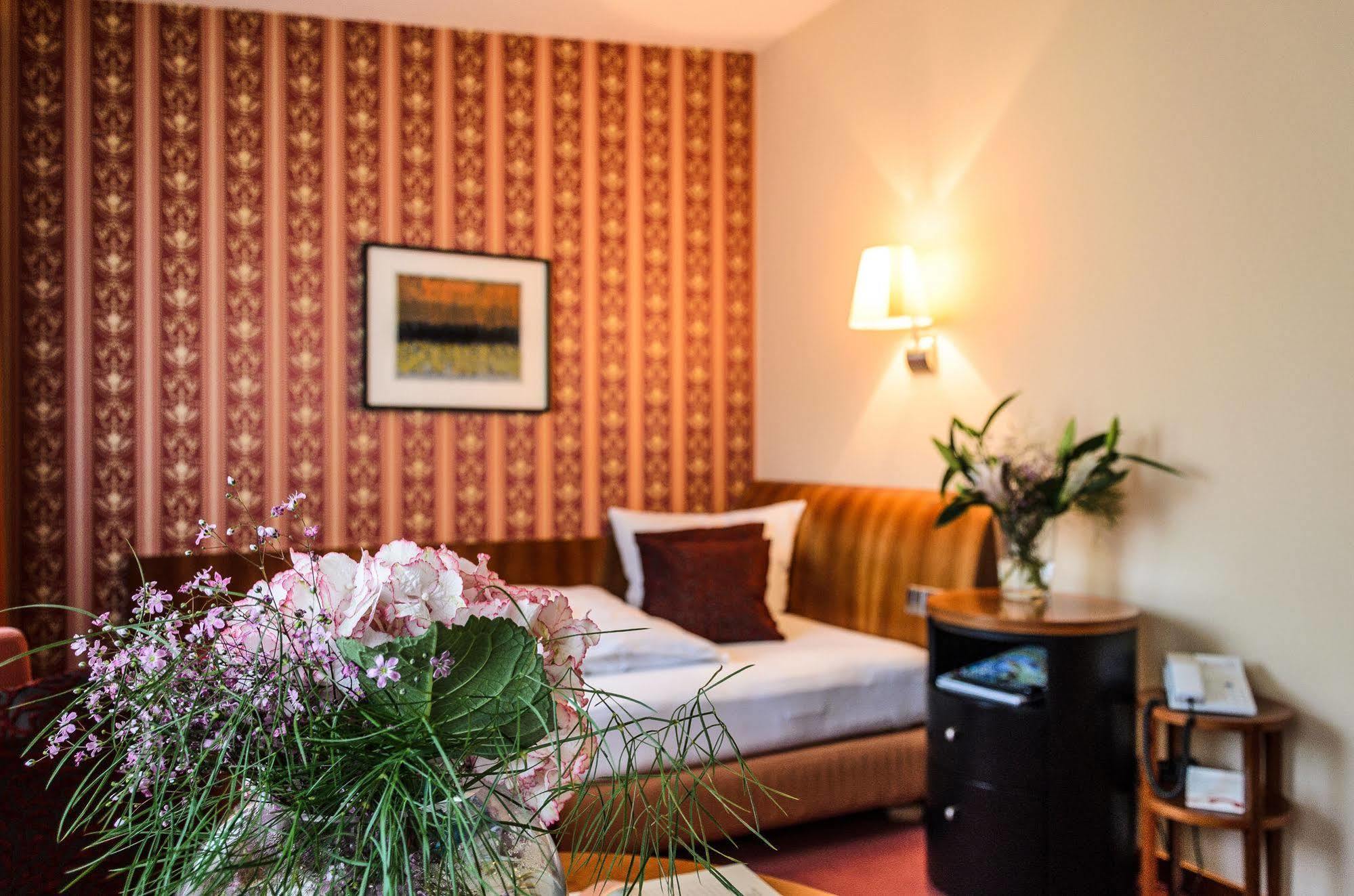 Akzent Hotel Goldner Hirsch كامينز المظهر الخارجي الصورة