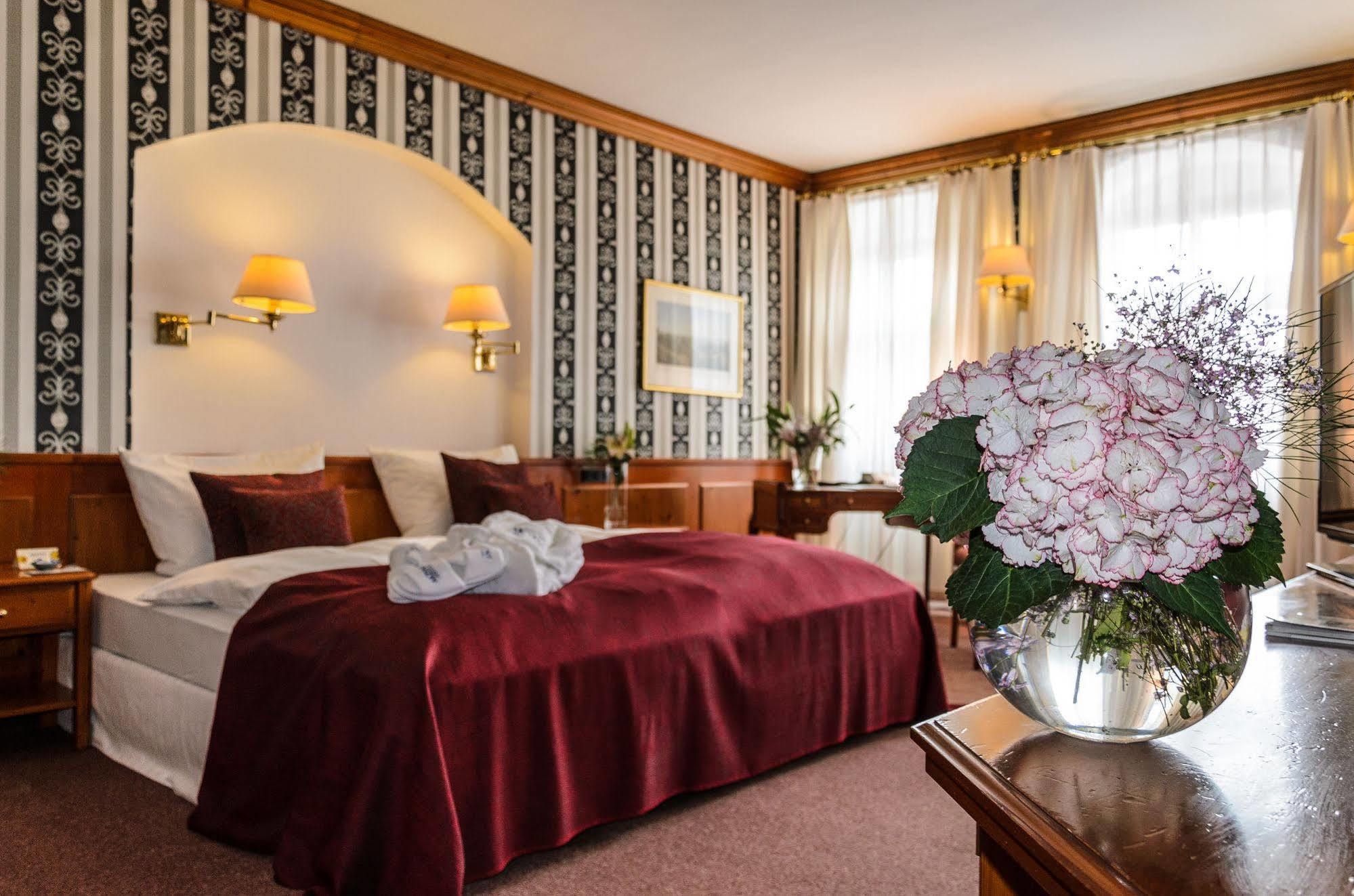 Akzent Hotel Goldner Hirsch كامينز المظهر الخارجي الصورة