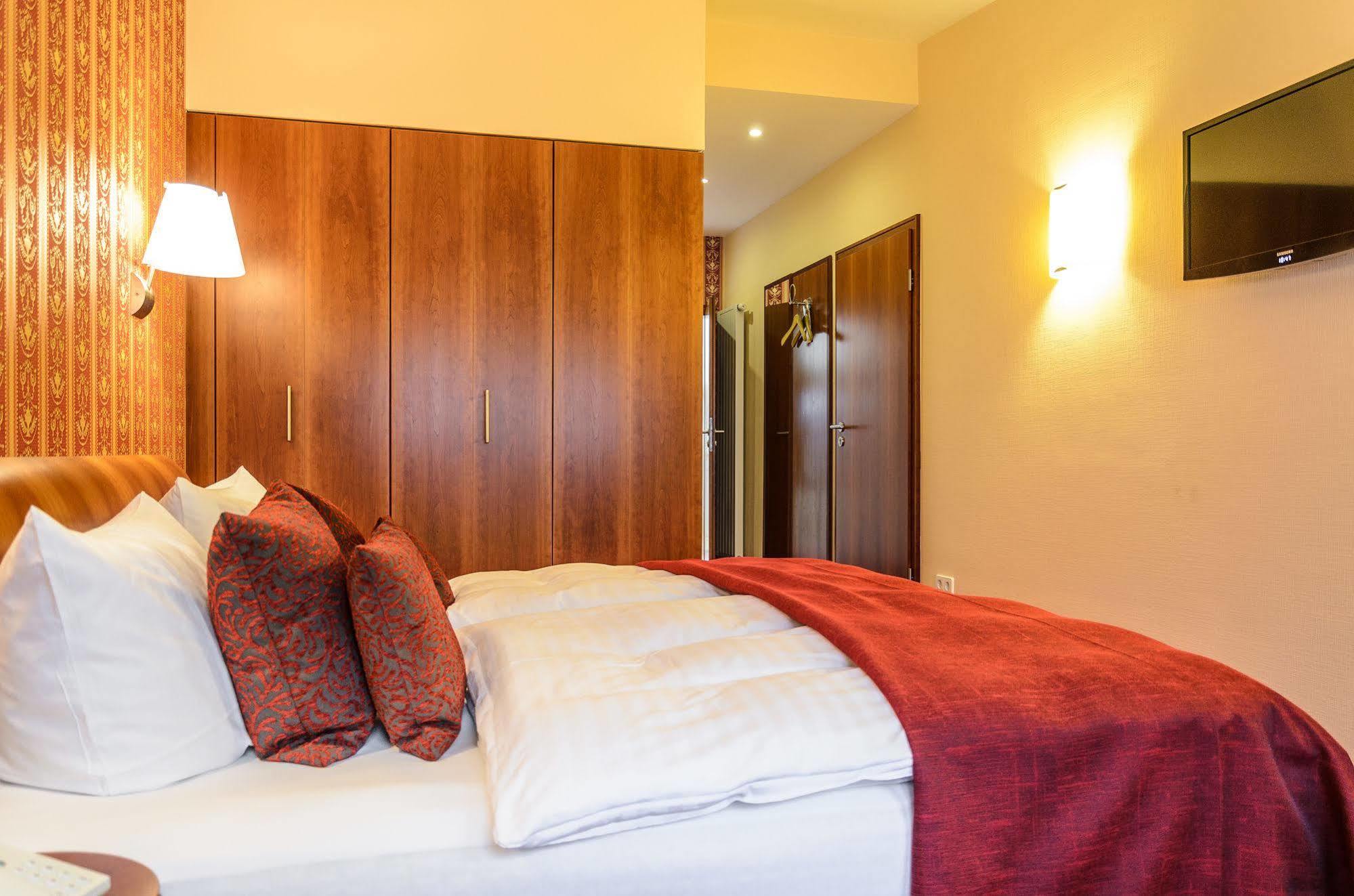 Akzent Hotel Goldner Hirsch كامينز المظهر الخارجي الصورة