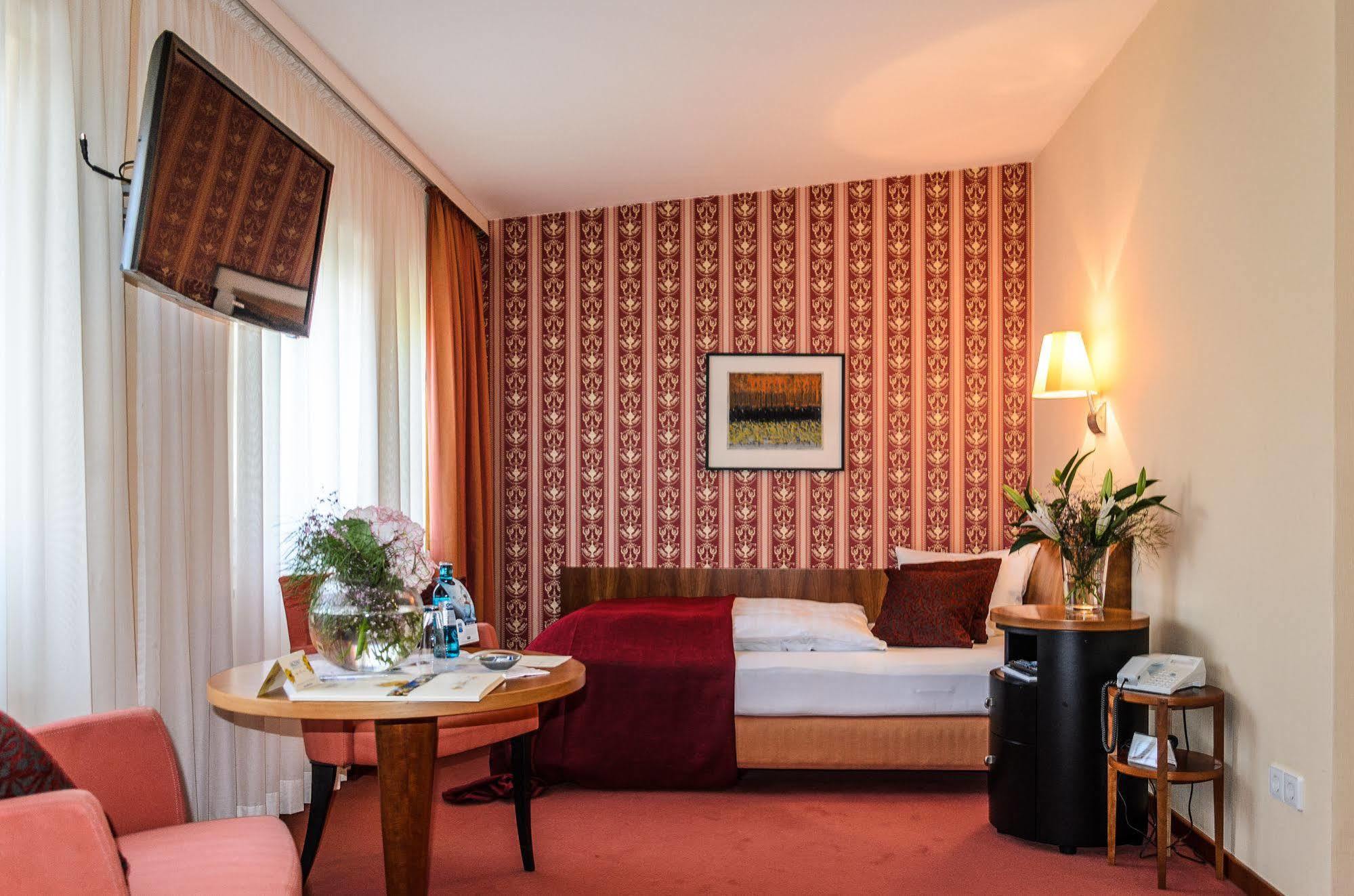 Akzent Hotel Goldner Hirsch كامينز المظهر الخارجي الصورة